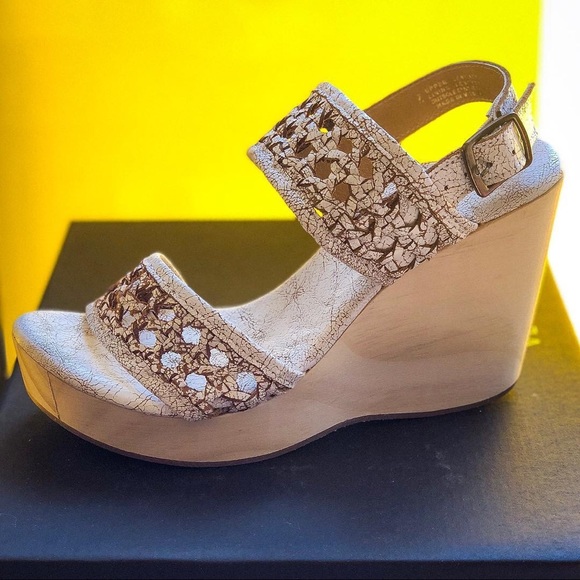 NWT Off White Wedge - Picture 2 of 4